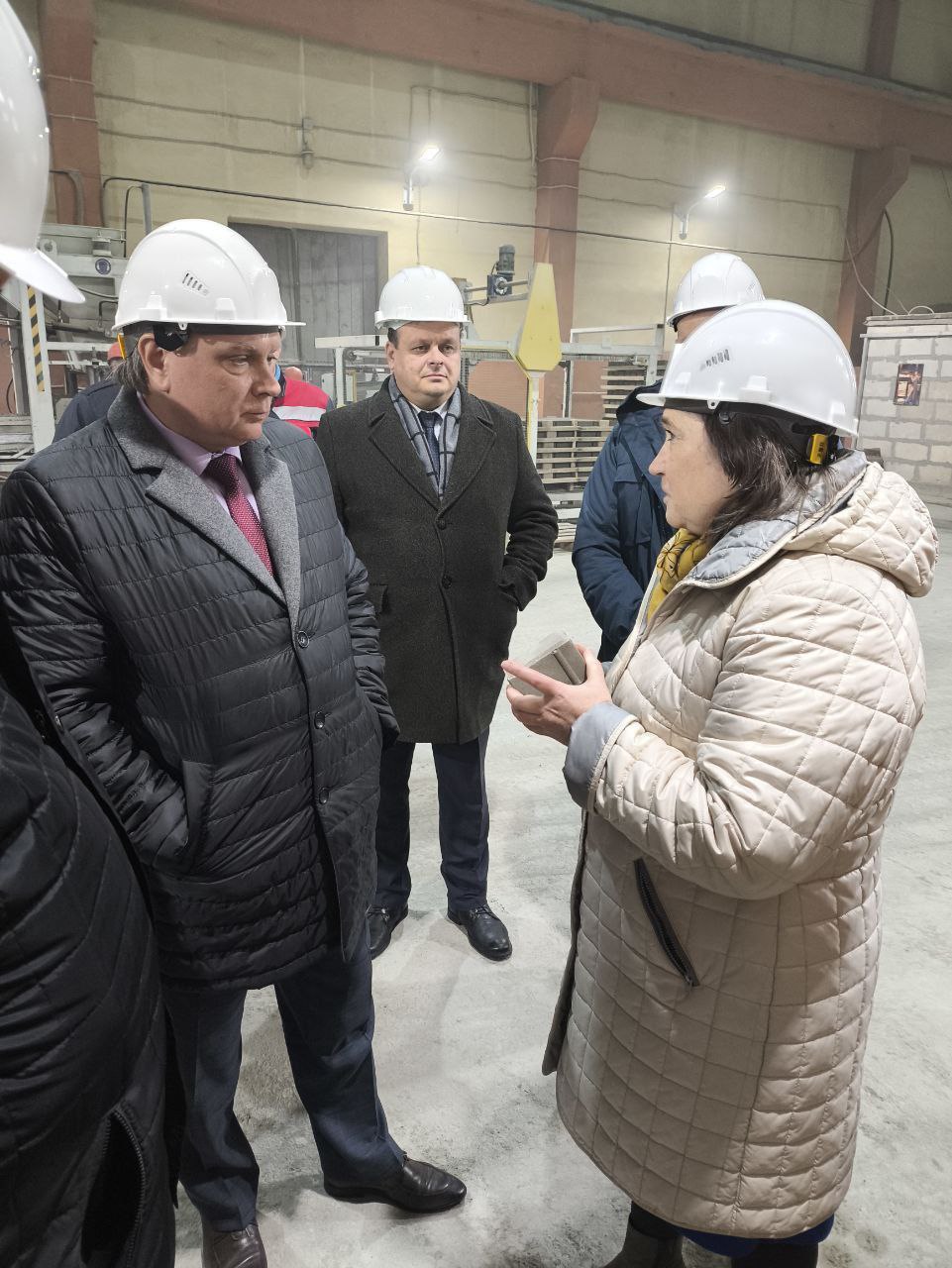 Генеральный директор холдинга Белорусская цементная компания А.Довгало посетил филиал Завод СЖБ N3 г.Витебска ОАО Кричевцементношифер. Генеральный директор холдинга Белорусская цементная компания А.Довгало посетил филиал Завод СЖБ N3 г.Витебска ОАО Кричевцементношифер.