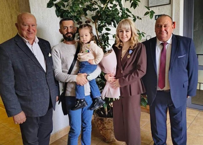 Награждена Оденом Матери