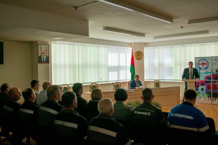 Встреча генерального директора холдинга с трудовым коллективом