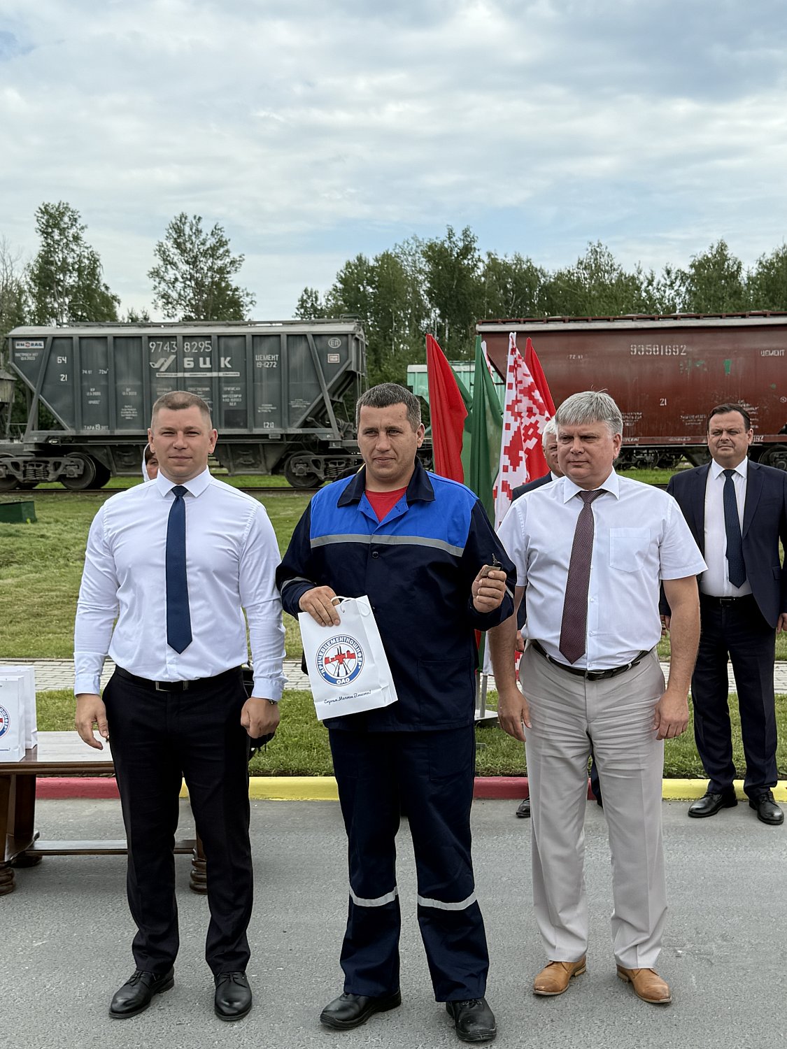 10 новых единиц техники вручили на ОАО «Кричевцементношифер»
