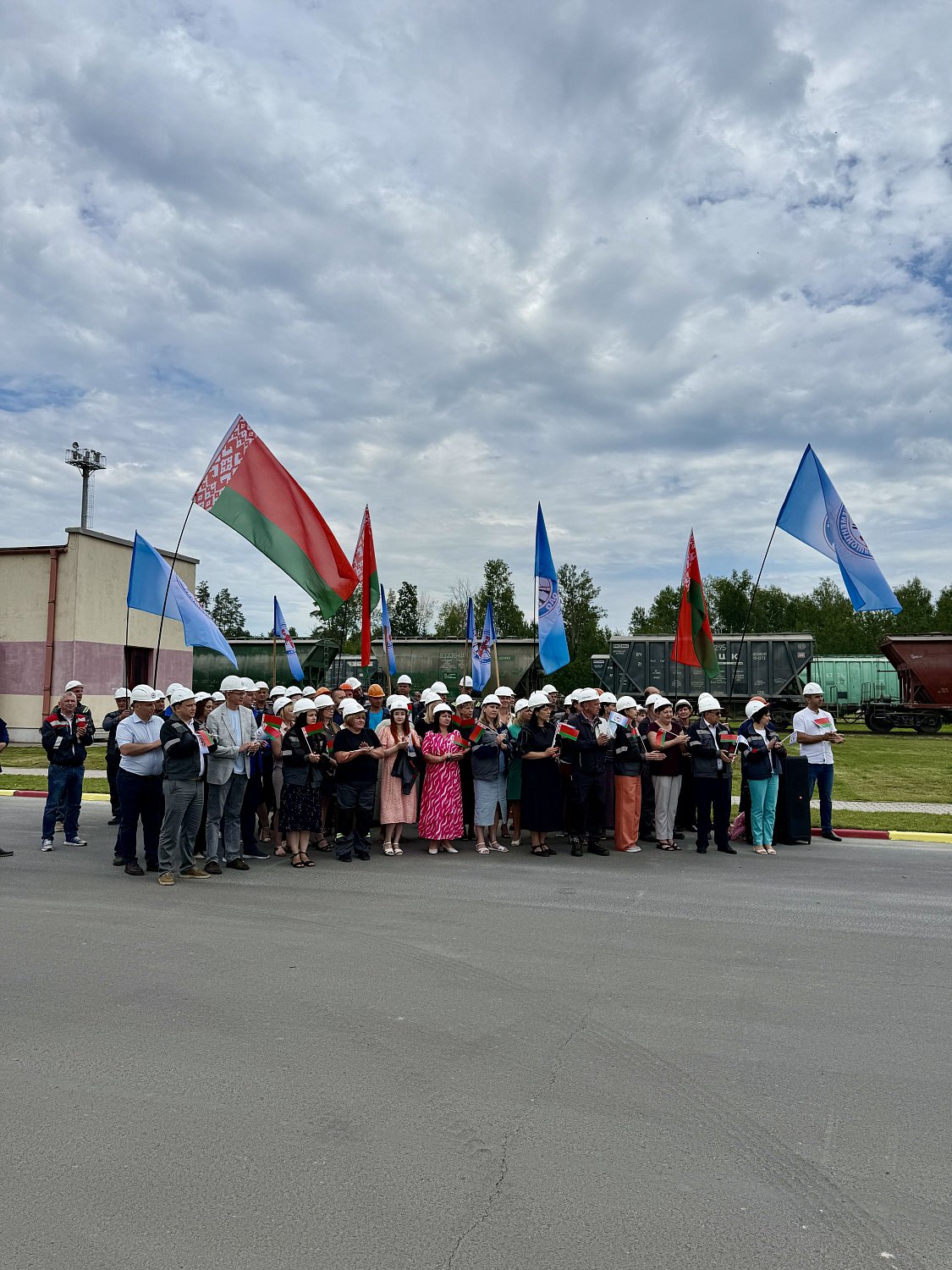10 новых единиц техники вручили на ОАО «Кричевцементношифер»