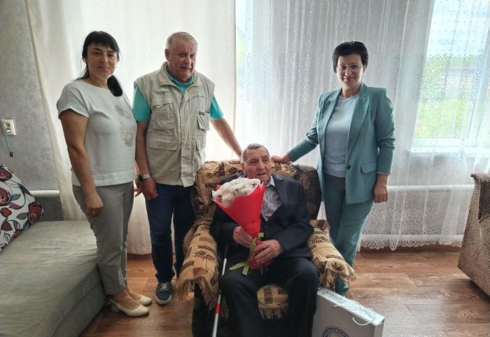 Ветерана труда ОАО «Кричевцементношифер» поздравили с 90-летним юбилеем