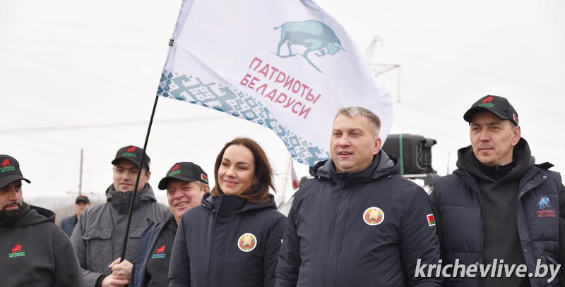 Работники ОАО «Кричевцементношифер» 11 ноября 2022 г. приняли  участие в  республиканской  акции  «Символ Единства»