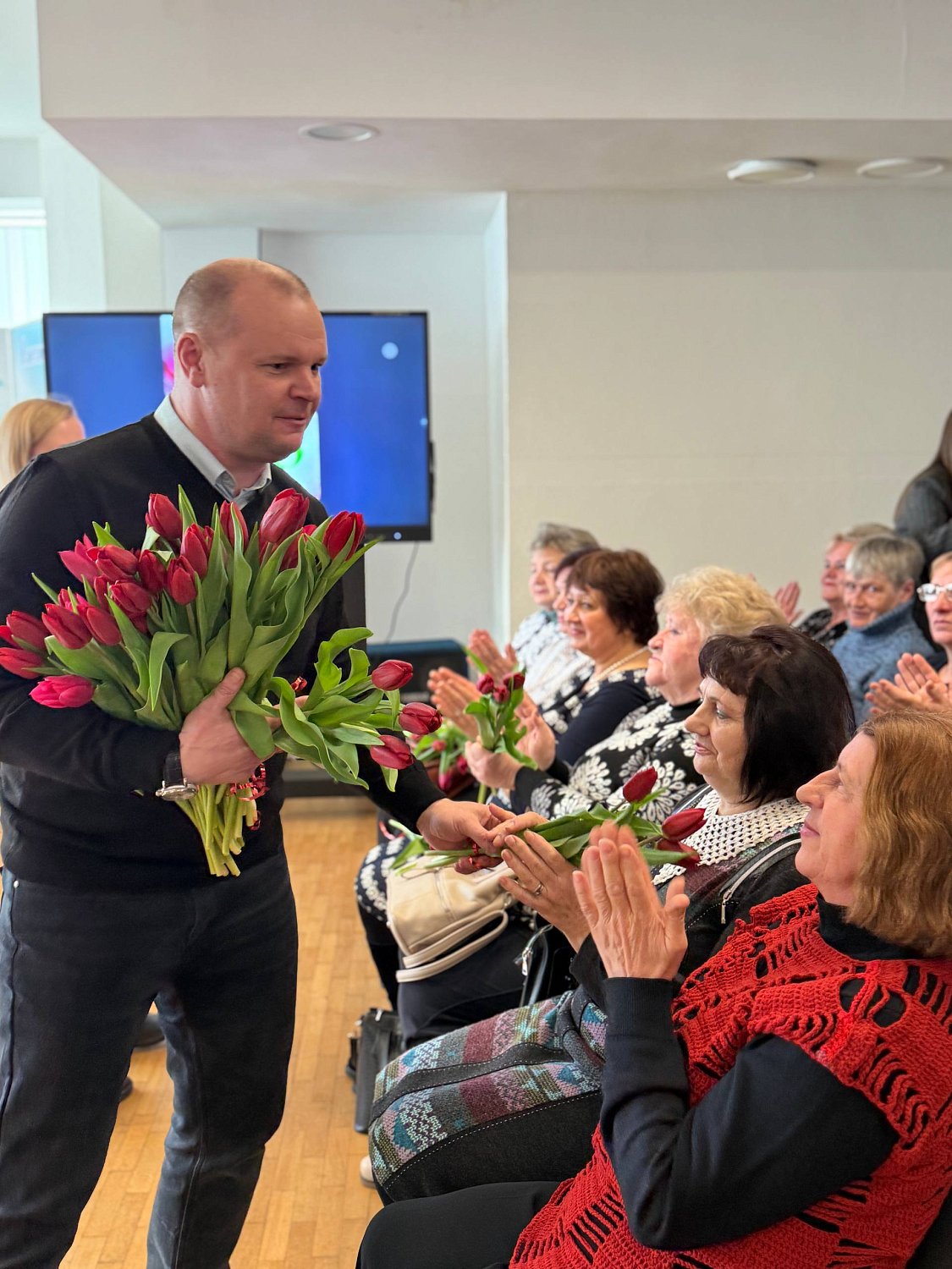 «Женщинам – внимание и благодарность»