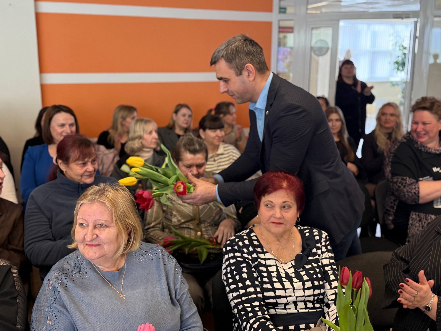 «Женщинам – внимание и благодарность»