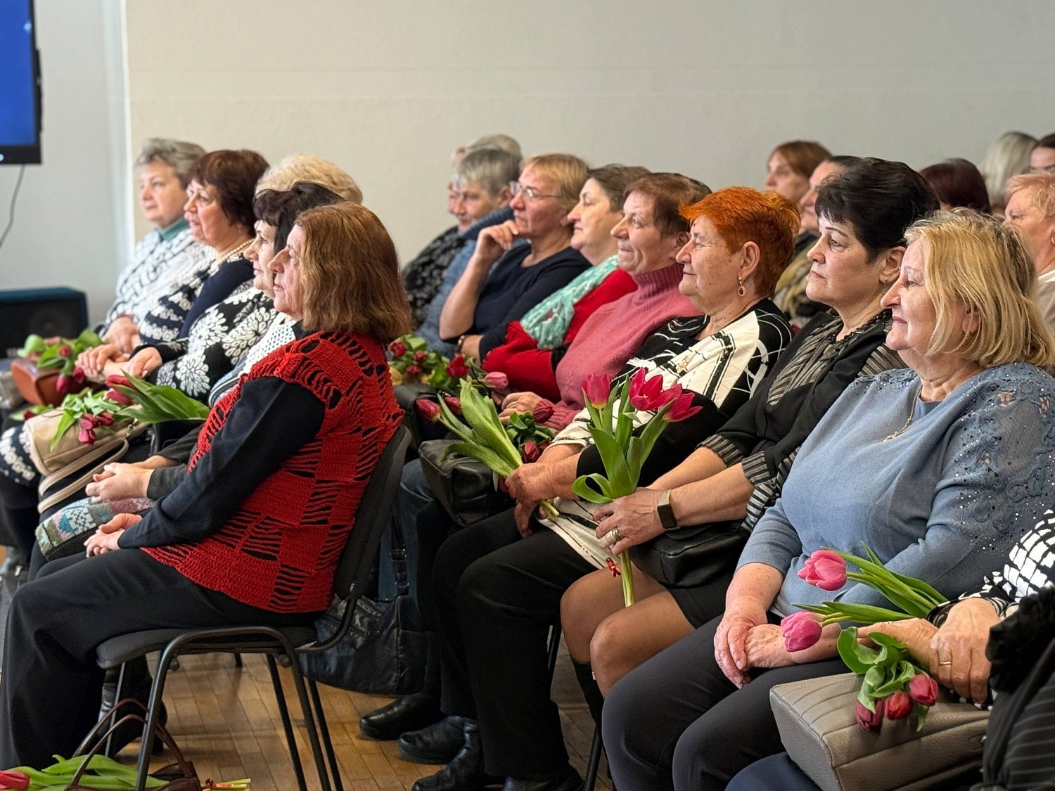 «Женщинам – внимание и благодарность»